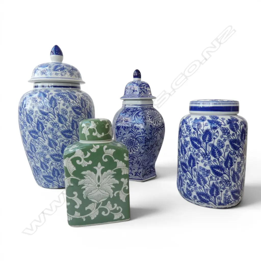 4 ORIENTAL LIDDED CONTAINERS H.425mm Image 1++