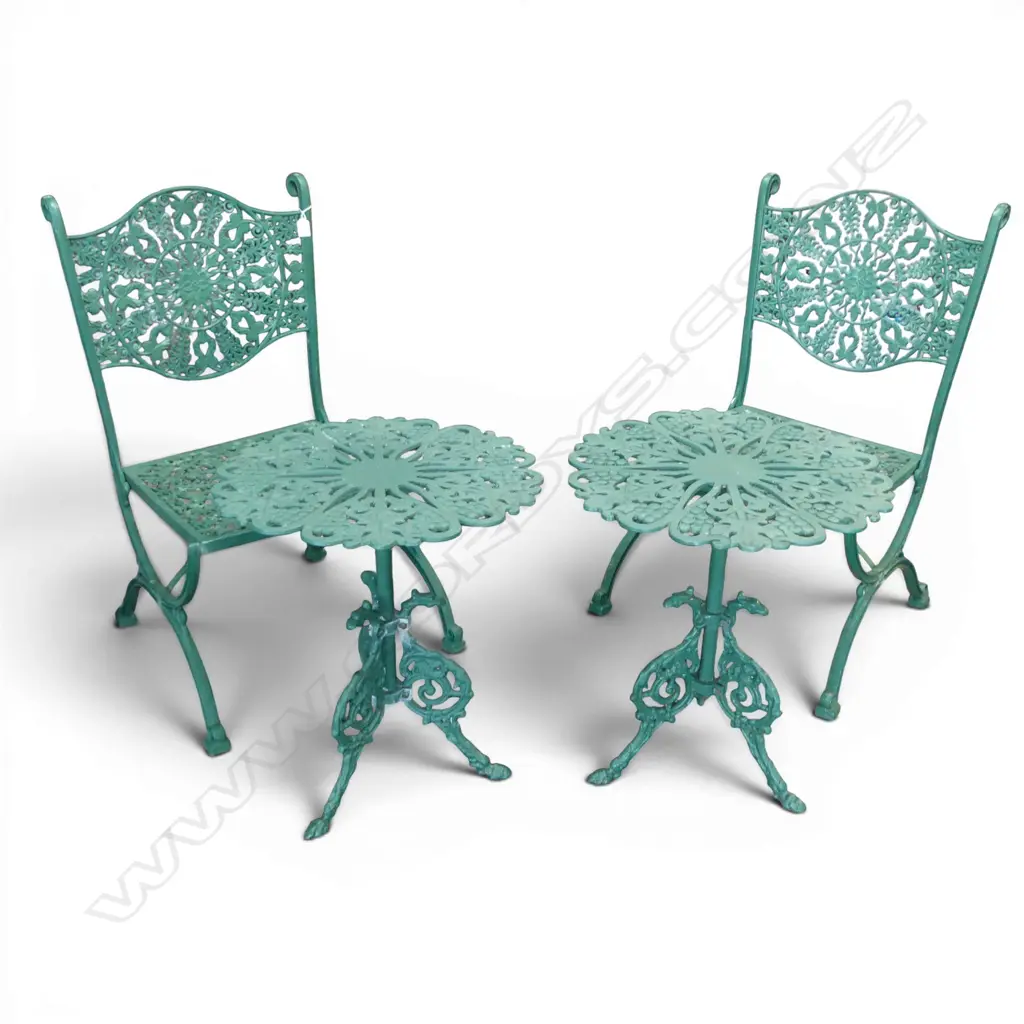 PR METAL OUTDOOR CHAIRS w. MATCHING TABLES H.900mm Image 1++
