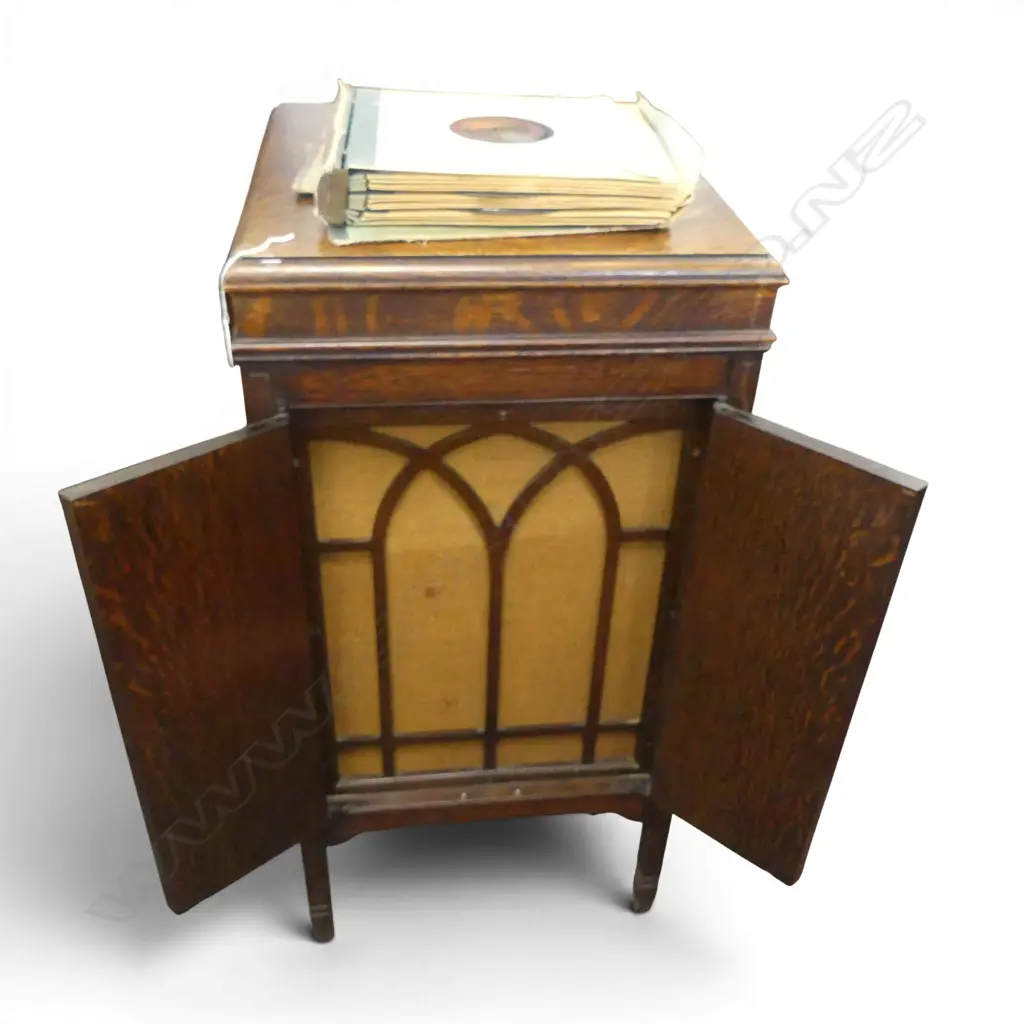 OAK UPRIGHT GRAMOPHONE + RECORD ALBUM Image 1++
