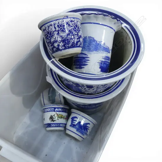 8 B/W GARDEN POTS H.310mm