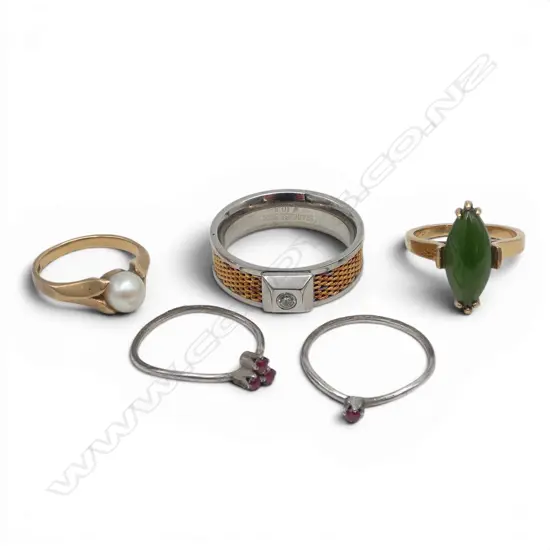 ASSTD GOLD/SILVER/STEEL RINGS 5.98gms ESTATE of, Jeweller Simon Misdale SIZE