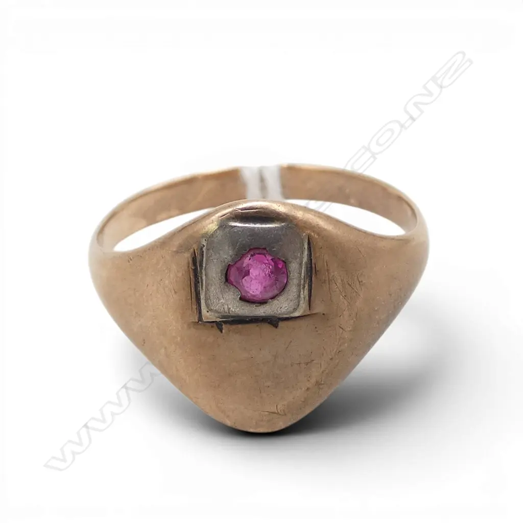 9ct gold  signet ring 3.33gms SIZE R Image 1++