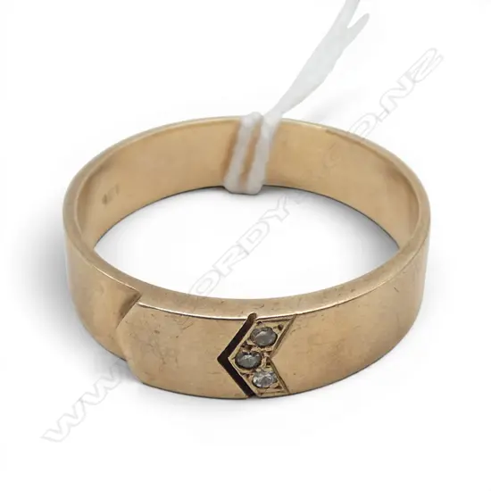 9CT DIAMOND WEDDING  RING, 4gms SIZE R