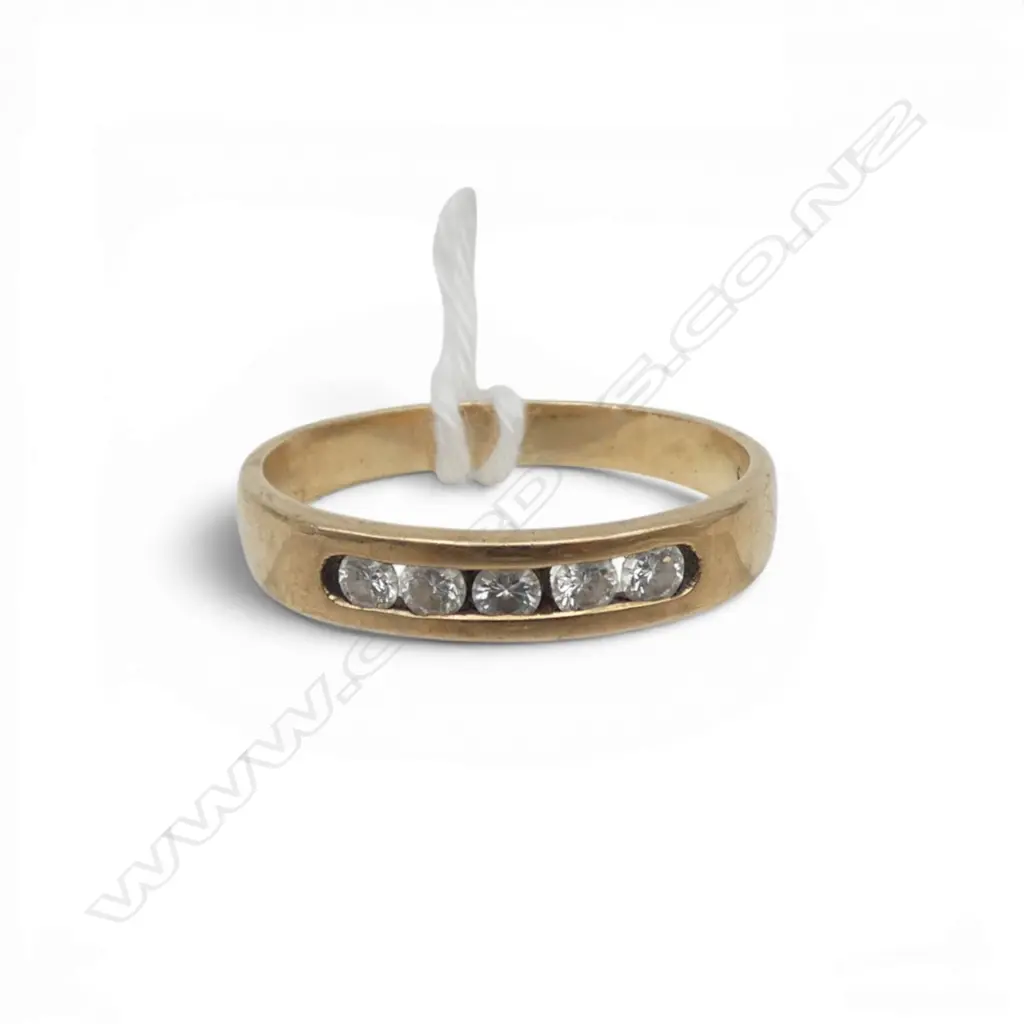 9CT GOLD 5 STONE DIAMOND RING 2.14gms SIZE P Image 1++