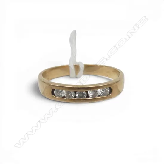 9CT GOLD 5 STONE DIAMOND RING 2.14gms SIZE P