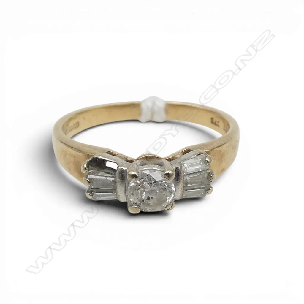 9CT DIAMOND RING (ONE MISSING) 2.4gms SIZE M1/2 Image 1++