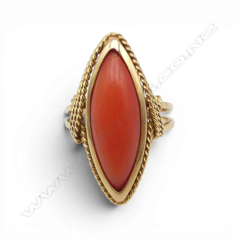18ct Y/GOLD MARQUISE CUT CORAL RING with valuation 6.93gms SIZE Q Image 1++
