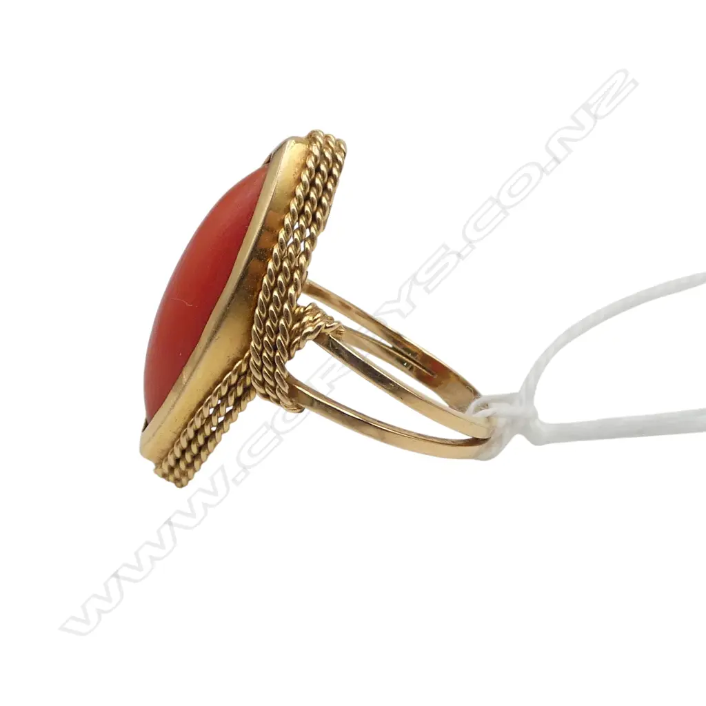 18ct Y/GOLD MARQUISE CUT CORAL RING with valuation 6.93gms SIZE Q Image 1++