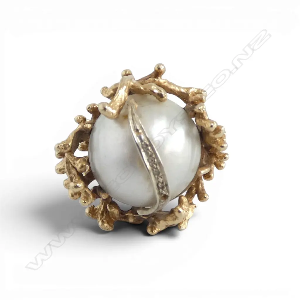Hand made designer 14ct GOLD & LARGE MABE (half) 17mm dia. PEARL RING. Tiny diamonds set across the top bar. 14.4gms Image 1++