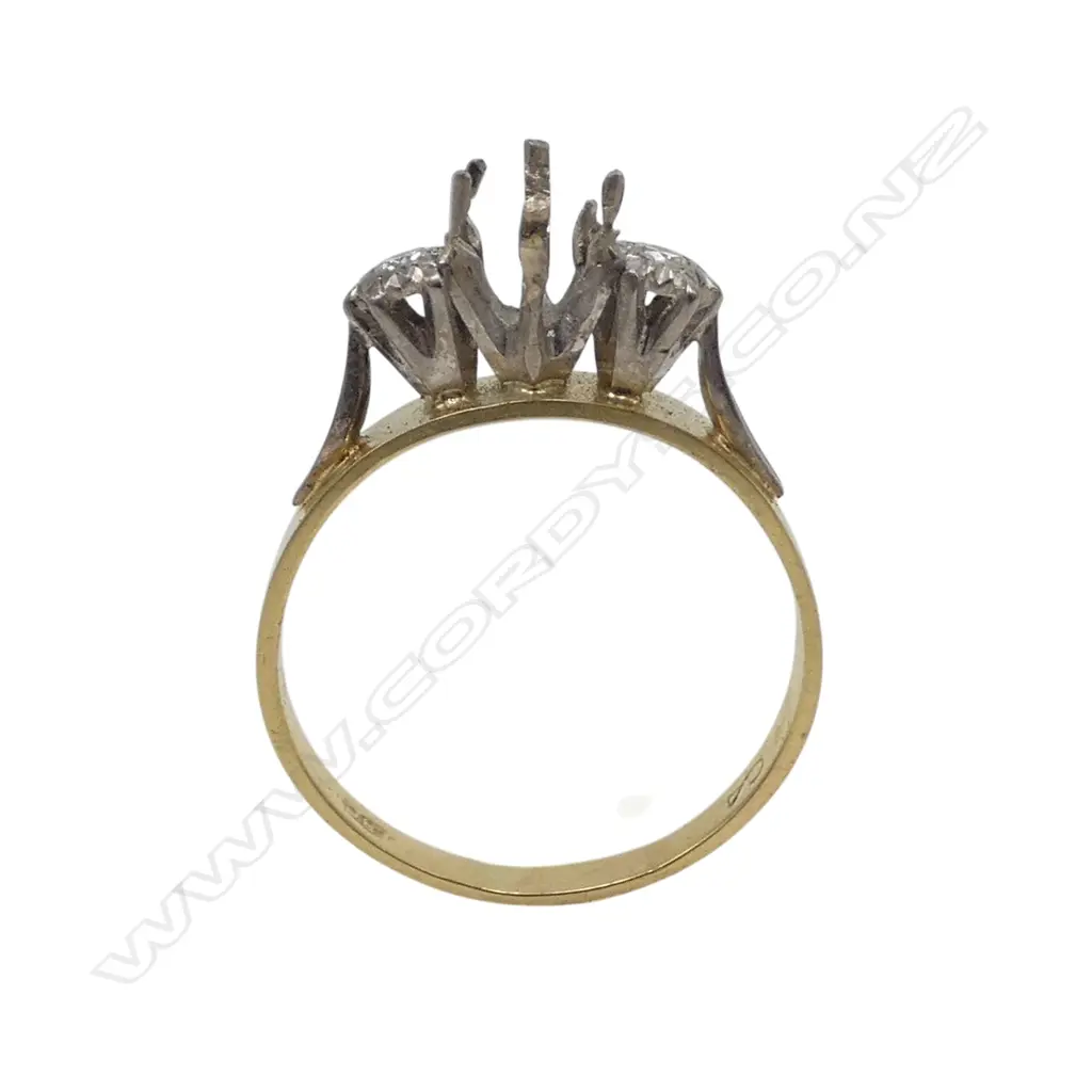 18CT GOLD RING TWO DIAMONDS & PERIDOT (peridot loose) From the estate of jeweller Simon Misdale  4.60gms Image 1++