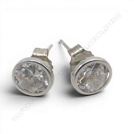 STG SILVER & CZ RUB OVER SET OF STUD EARRINGS 0.9gms