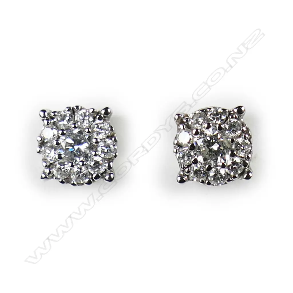 PR 9ct & CLUSTER DIAMOND EARRINGS twenty diamond, G-H, SI, 1.4gms WITH VALUATION Image 1++