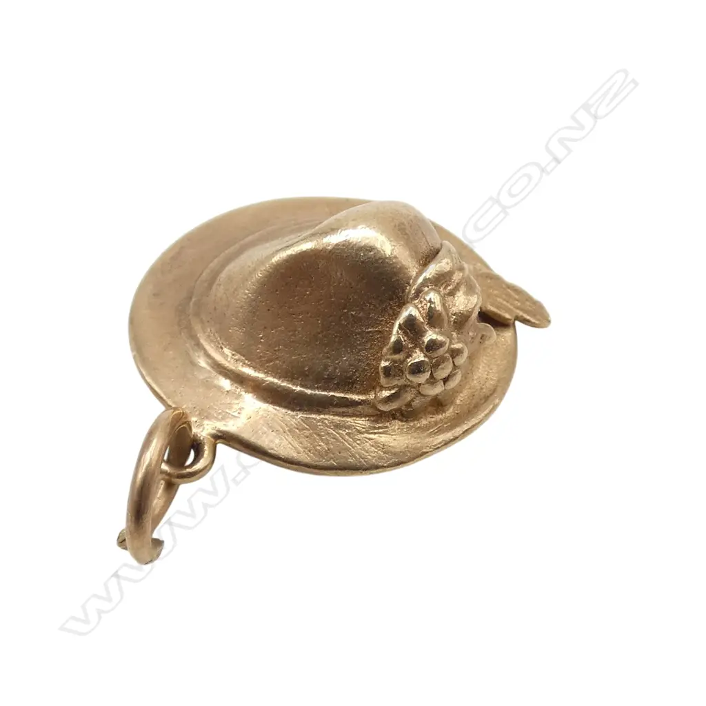 9ct FEDORA CHARM english hallmarks 3.52gms Image 1++