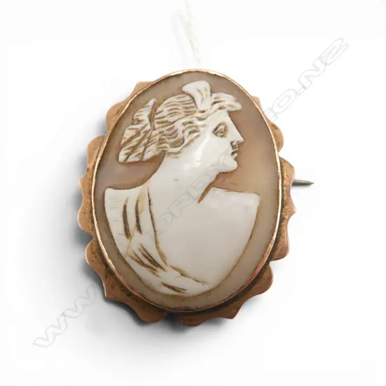 9ct CAMEO 30x30mm hairline 3.8gms