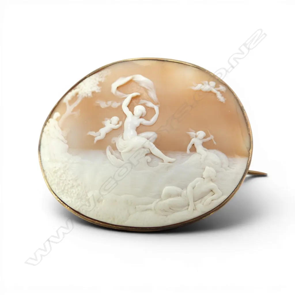 19thC carved cameo brooch w hair cracks in 9ct gold frame. W.58mm. 15.68gms. Image 1++
