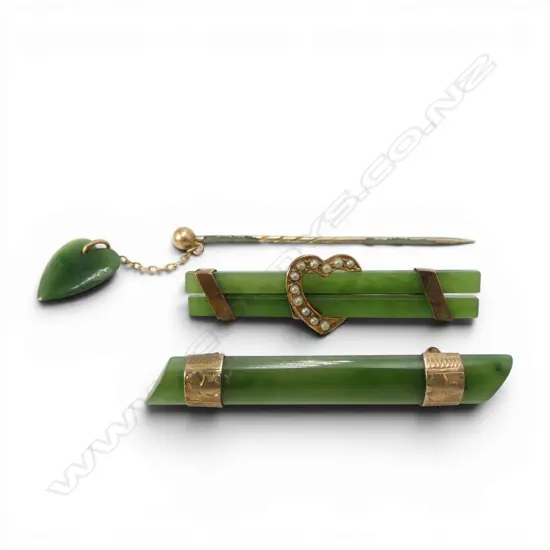 3 vintage gold & pounamu  jewellery pieces: 2 brooches + pin