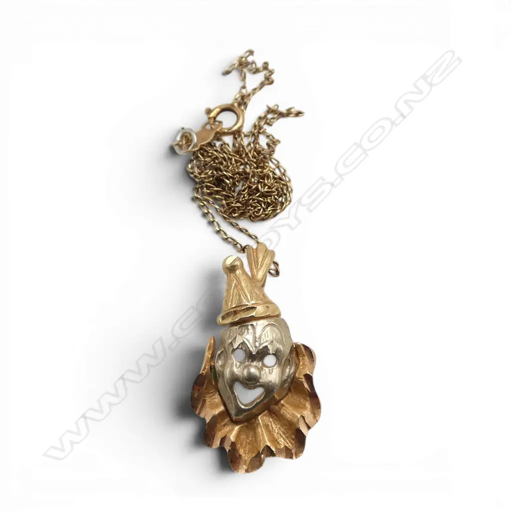 14ct TWO TONE GOLD CLOWN PENDANT ON 14ct CHAIN 2.64gms Image 1++