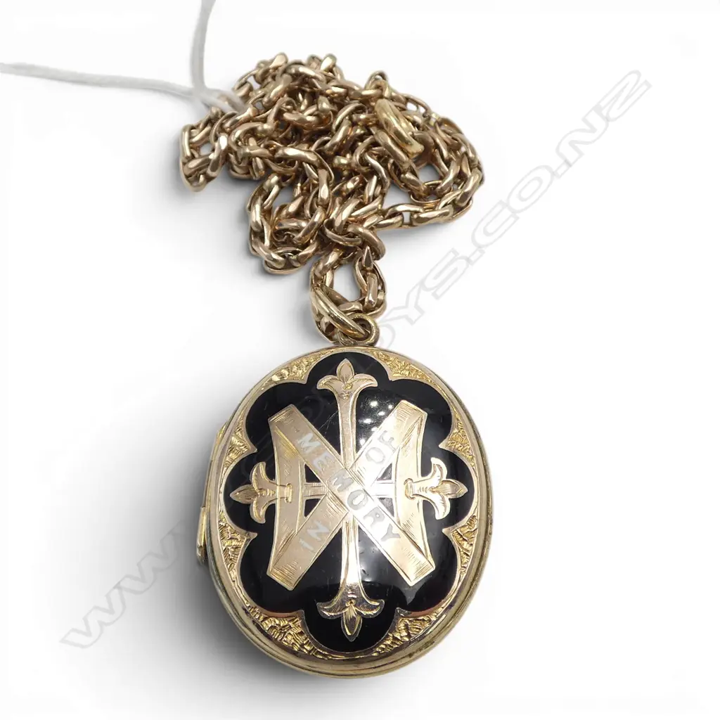 LATE VICTORIAN GOLD PLATED MEMORIAL enamelled LOCKET ON PLATED CHAIN Image 1++