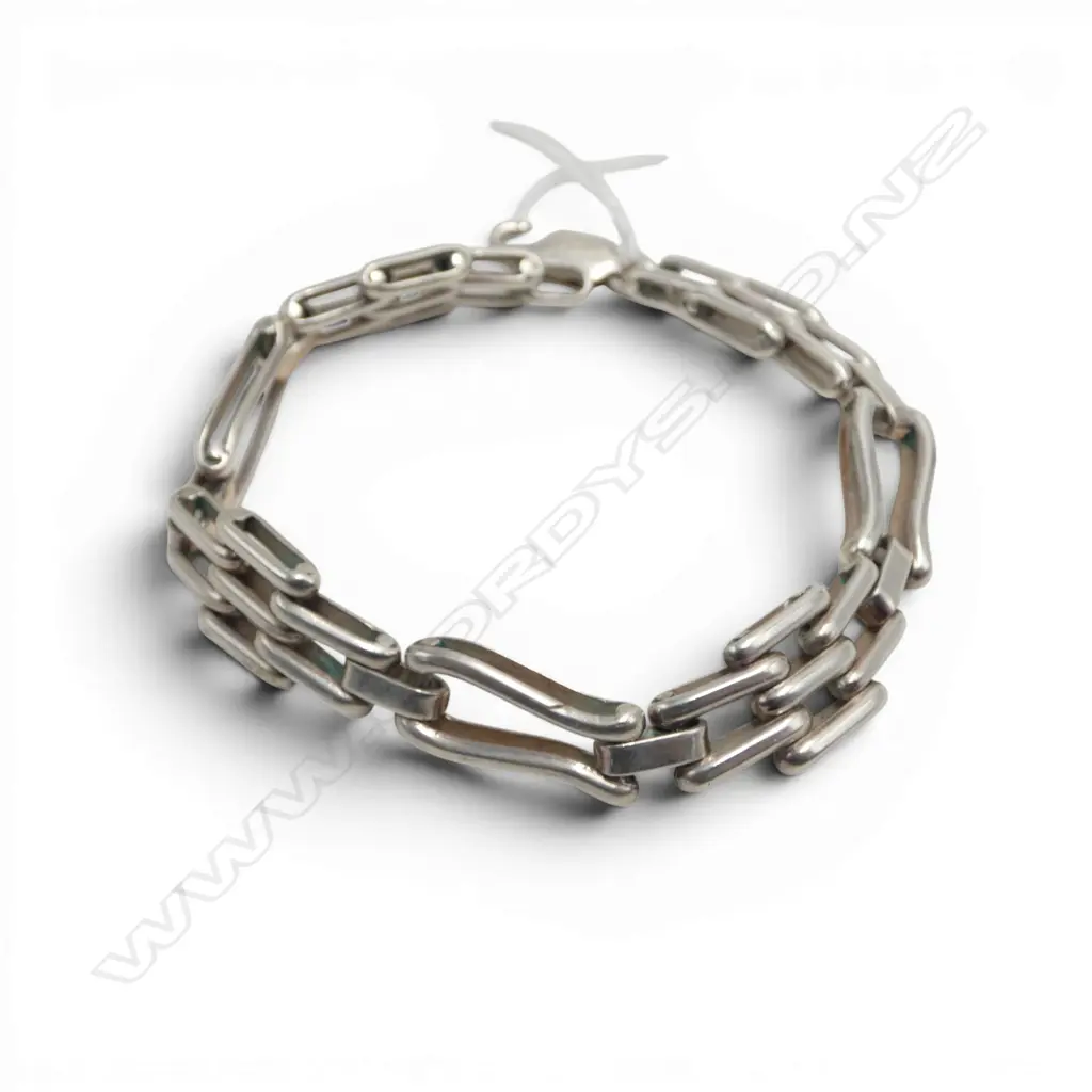 Solid silver gate link bracelet. 19gms Image 1++