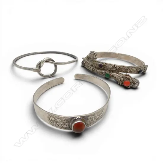 3 925 SILVER BANGLES, 39gms