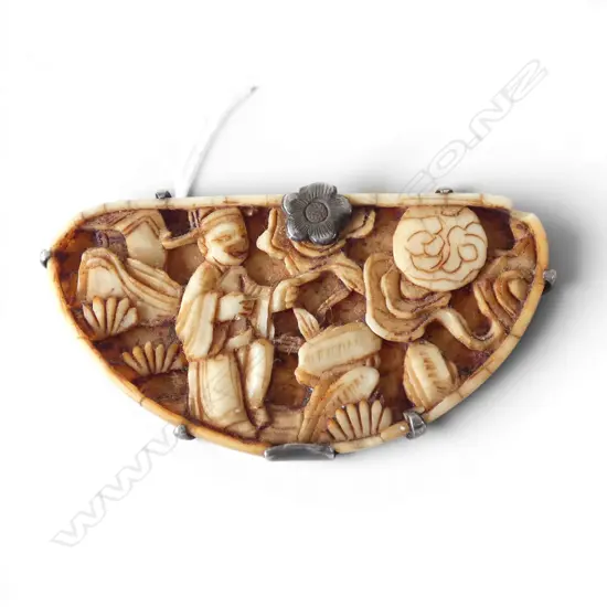 OLD CHINESE CARVED IVORY BROOCH w. chinese silver mount W.50mm
