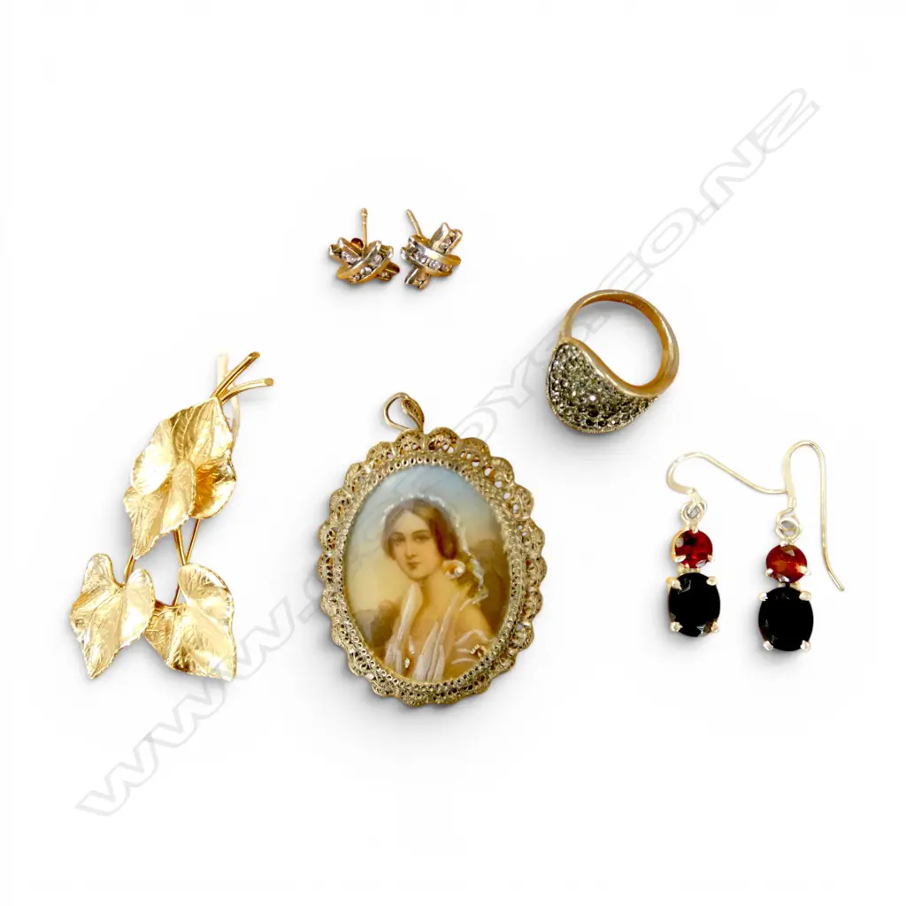 2 PRS 925 SILVER EARRINGS, COSTUME RING, 800 SILVER PORTRAIT BROOCH, GP LEAF BROOCH Image 1++