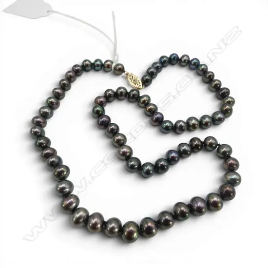 STRAND CULTURED FRESH WATER BLACK PEARLS w 10ct GOLD CLASP. L.440mm