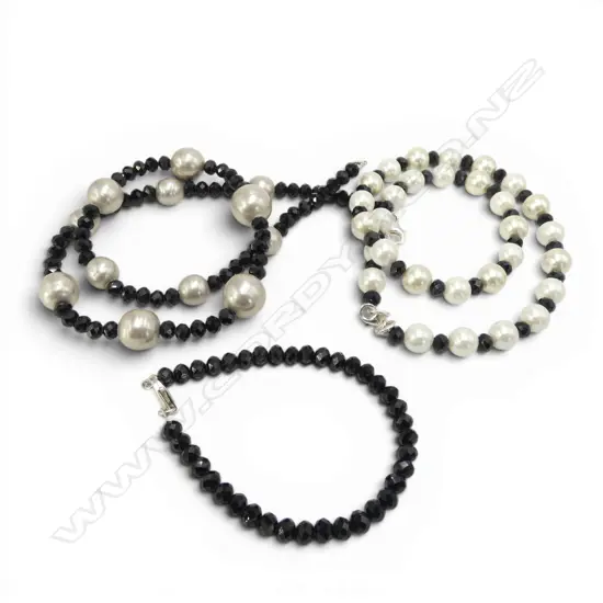 2 COSTUME PEARL & FACETED small BLACK BEAD NECKLACES w SILVER CLASPS. L.520mm + faceted black bead bracelet