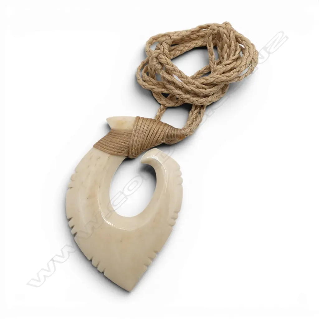 Fumio Noguchi (JAPANESE/NZ) AGED COW BONE  HEI MATAU fish hook PENDANT w cord necklace. Signed. L.50mm Image 1++