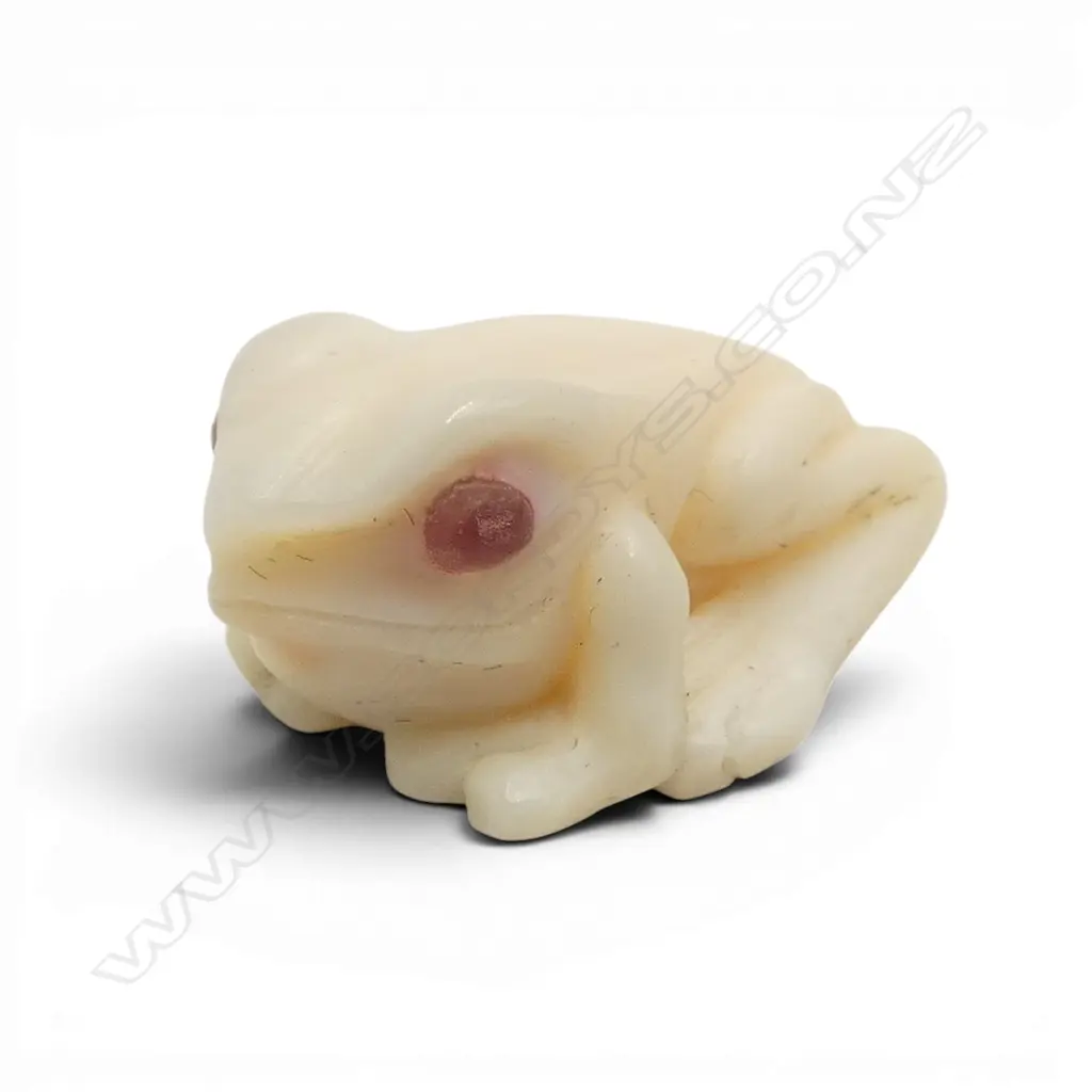 Fumio Noguchi (JAPANESE/NZ) WHALE TOOTH CARVED small FROG with tortoiseshell eyes. Signed. L.22mm Image 1++