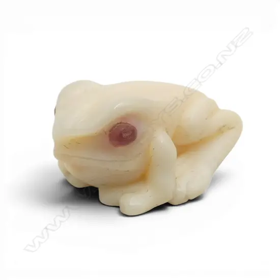 Fumio Noguchi (JAPANESE/NZ) WHALE TOOTH CARVED small FROG with tortoiseshell eyes. Signed. L.22mm