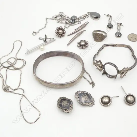 ASST SILVER JEWELLERY: hinged bangle + gem set necklace & earrings + others some damaged. 85gms