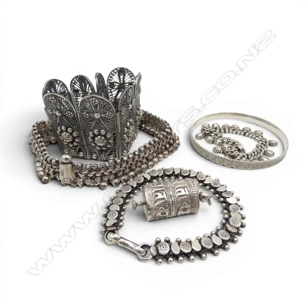 6 ETHNIC SILVER PCES OF JEWELLERY Image 1++