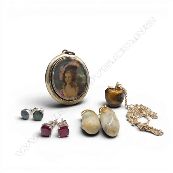 ASSTD JEWELLERY 9CT GOLD CHAIN (1.62gms) OPAL STUDS, ETC (From the estate of jeweller Simon Misdale)