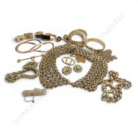 ASST. GOLD TONE COSTUME JEWELLERY ETC INCL. SILVER GILT NECKLACE L.405mm