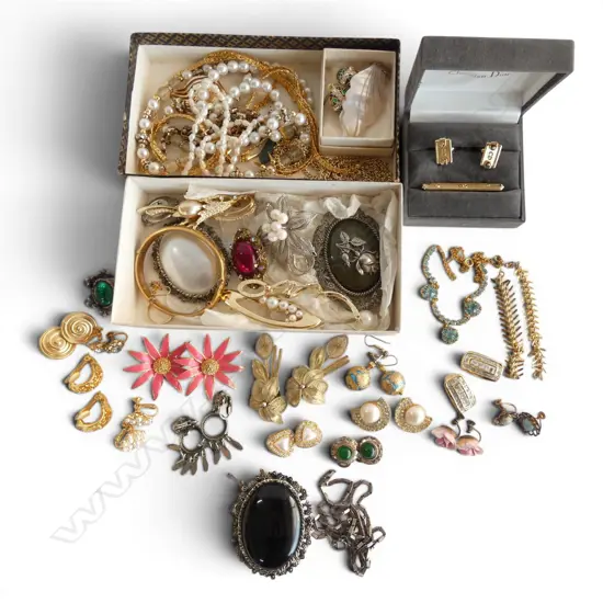 TRAY OF ASSORTED COSTUME JEWELLERY