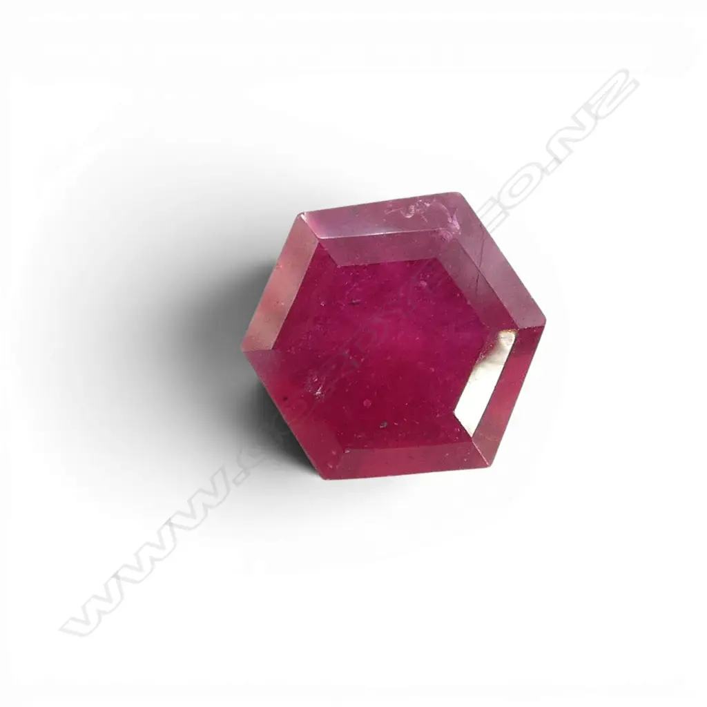 HEXAGON CUT LOOSE RUBY, 4ct, treated Image 1++