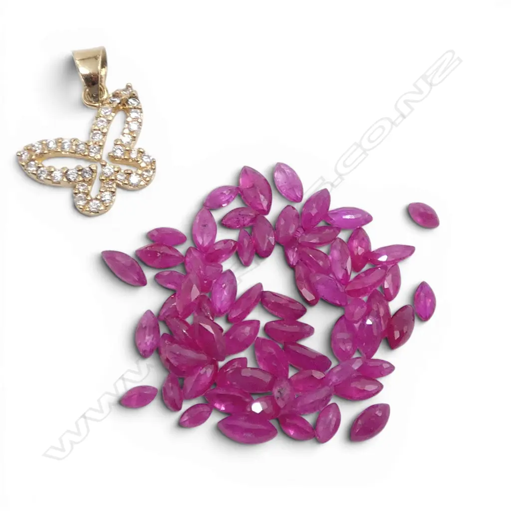 9CT BUTTERFLY PENDANT 1gm + LOOSE RED GEMSTONES Image 1++