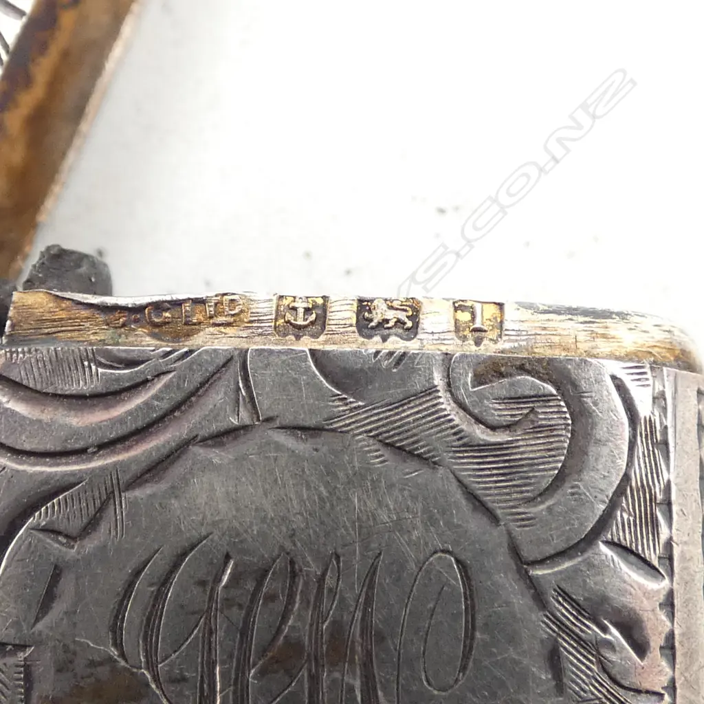 Birmingham 1910 SILVER ENGRAVED VESTA slightly smaller size 12.5gms Image 1++