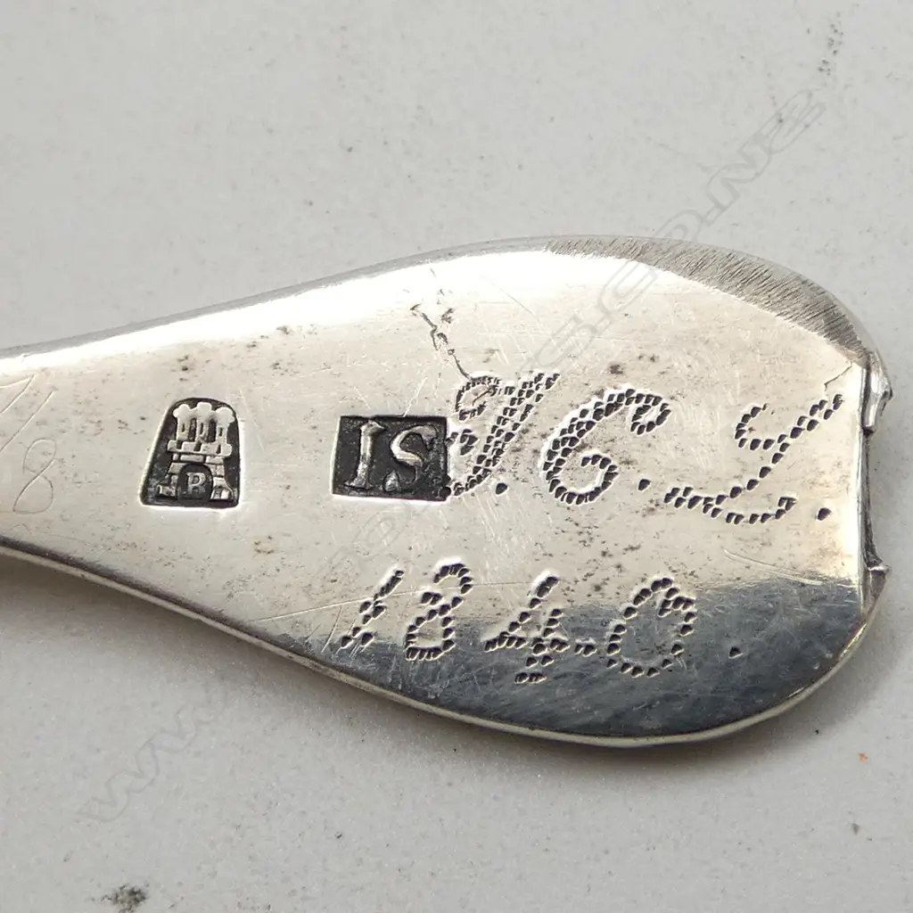 EARLY 19thC UNCOMMON SHELL HANDLE SILVER PAP BOAT 37gms testing 84% slight damage to handle Image 1++