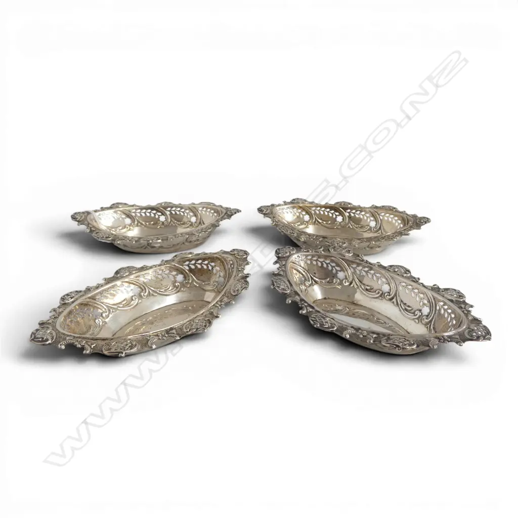 4 STG SILVER DISHES, B'HAM 1902 135x90mm 144gms Image 1++
