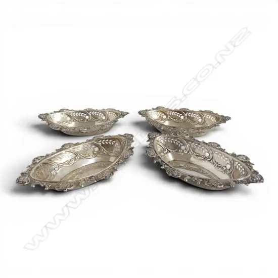 4 STG SILVER DISHES, B'HAM 1902 135x90mm 144gms
