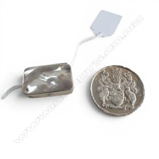 STG SILVER CONTAINER W.40mm 10g & 999 SILVER CITY OF AUCKLAND CENTENNIAL 1871-1971 TOKEN VERY CHIPPED RIM 34.7gms, BOXED