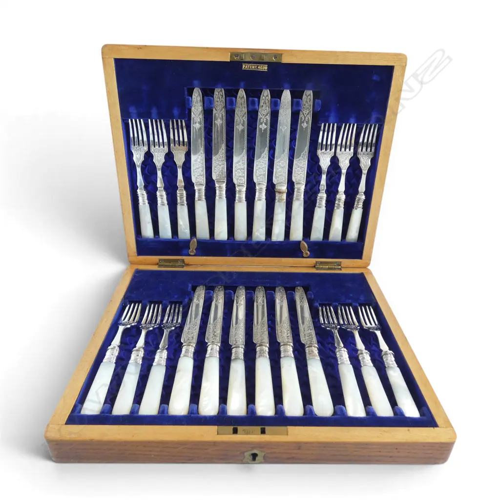 CANTEEN w. 12 PLACE FRUIT SET mop handles & stg silver collars, sheffield Image 1++