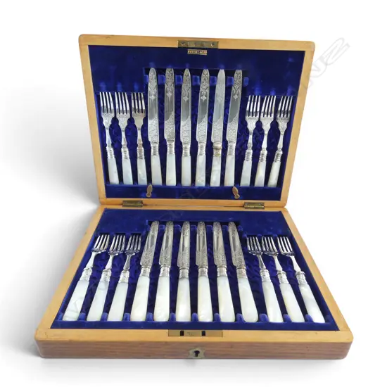CANTEEN w. 12 PLACE FRUIT SET mop handles & stg silver collars, sheffield