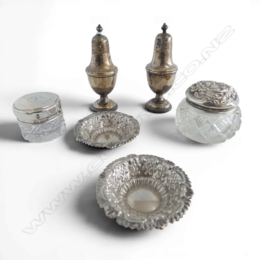 6 PCES STG SILVER, PR PEPPERETTES, 2 DISHES, 2 LIDDED CONTAINERS 102gms SOME FAULTS Image 1++