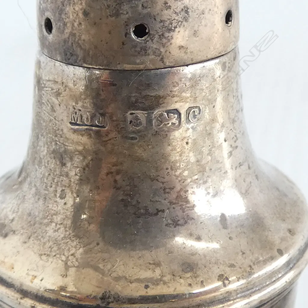 6 PCES STG SILVER, PR PEPPERETTES, 2 DISHES, 2 LIDDED CONTAINERS 102gms SOME FAULTS Image 1++