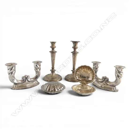 2 PRS SILVER PLATED CANDLESTICKS H.250mm + PR SCALLOP FORM SALTS 