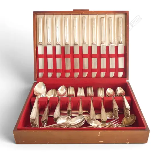 CANTEEN OF WM ROGERS & SON ART DECO 'FRIENDSHIP' PATTERN SILVER PLATE CUTLERY + EXTRAS