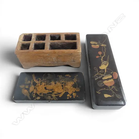 2 JAPANESE LACQUER BOXES W.300 / 220mm + CHINESE WOODEN WRITING BLOCK W.220mm